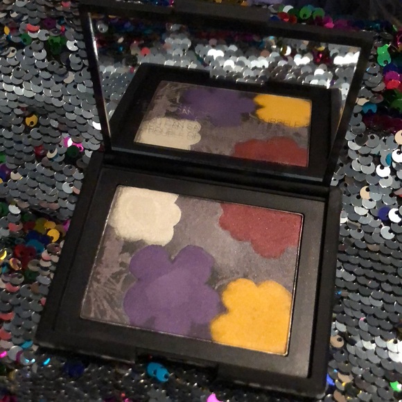 💰PRICE SLASH 💰Andy Warhol’s flower’s 1 palette - Picture 2 of 3